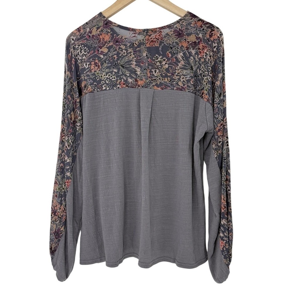 GIMMICKS by BKE Knit Blouse Size L Gray Floral Sheer Sleeve Boho Hippie Western - Picture 2 of 10